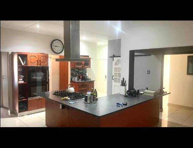 4 BEDROOM HOUSE FOR SALE IN MEER EN SEE